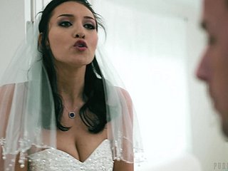 Vilifying Braut Bella Rolland wird auf der Hochzeit schlug
