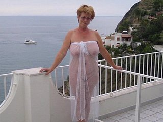 छुट्टी पर नग्न पत्नियों, बहुत अलग है, लेकिन सभी सेक्सी