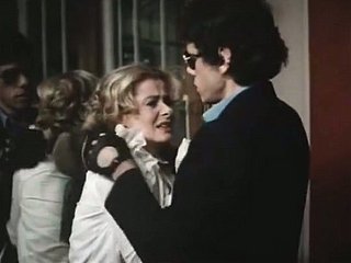 诱人的复古女士Veronica Hart是性交由角质家伙罗伯特克尔曼在经典色情片