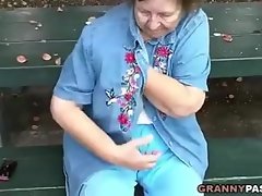 Granny Clignote En Public