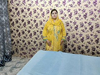 Orgasme gadis Muslim Pakistan yang ashy cantik dengan timun