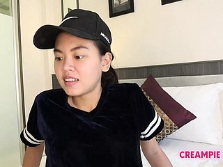 Tajska dziewczyna przyciąga bobra i harlequin kremowa