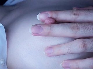Brustwarzenspiel, Biss und Saugen Brustwarzen // On the level Asian Titten // Japanische Brustmassage