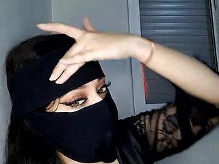 Arab MILF teases me atop webcam