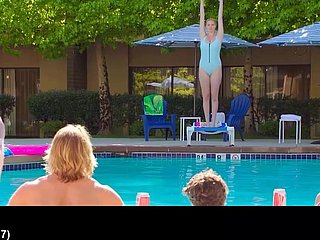 Alexandra Daddario telanjang dalam video Along to Jam up