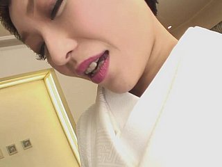 XXX fille japonaise aime scuking mouthful dure